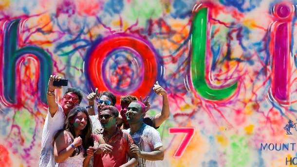 Farbenfrohe Feier  Google Doodle feiert Holi Frühlingsfest