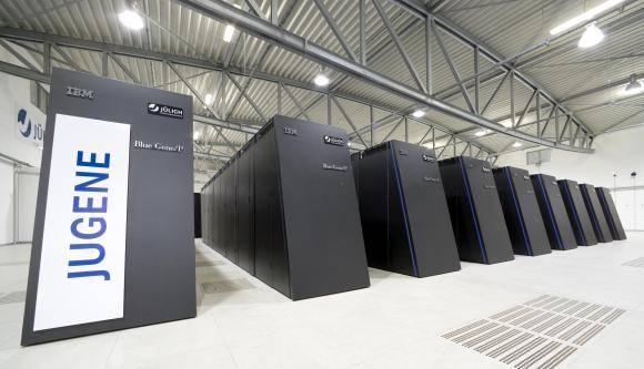 Forschungzentrum Jülich weiht Europas schnellsten Supercomputer ein