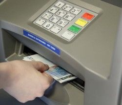 Bericht: Kriminelle knacken Geldautomaten mithilfe von USB-Sticks